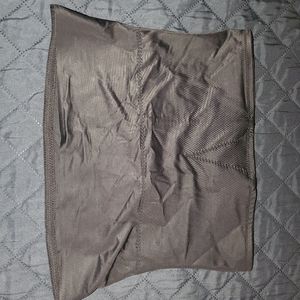 Shaping garment
